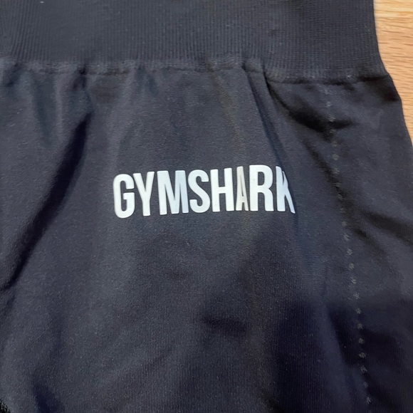 Size xs, black gym shark leggings - Picture 3 of 3
